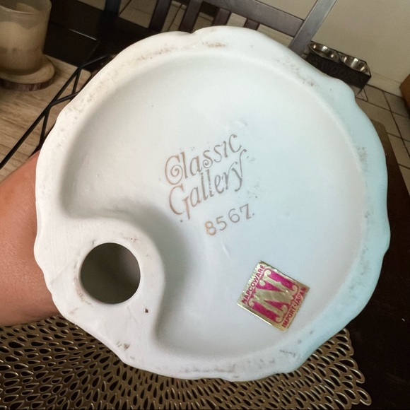 Napcoware Classic Gallery #8567 Porcelain Figurine: Grape Picker - Picture 8 of 10